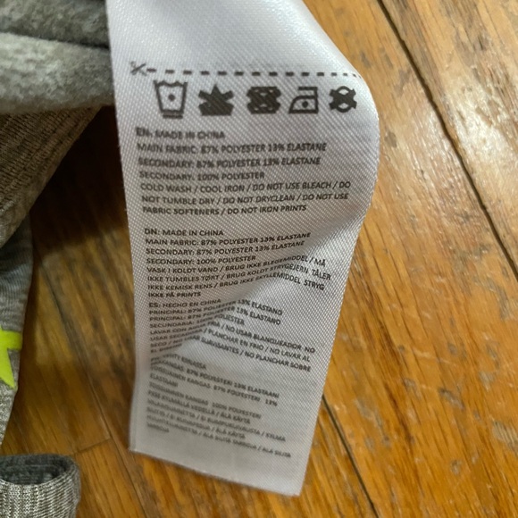 2XU sleeveless fleece hoodie with zippered pockets - Medium - Picture 6 of 6